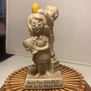 1971 R & W Berries Cos Mother’s Day statue